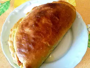 Pizza calzone cu carne tocată