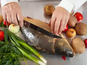Cum să curățați solzii de la crap?
