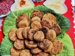 Chifteluțe din linte roșie și bulgur