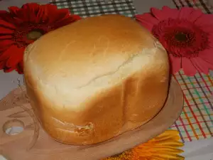 Pâine albă, pufoasă la robotul de făcut pâine