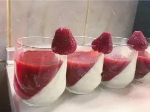 Panna cotta perfectă cu căpșuni