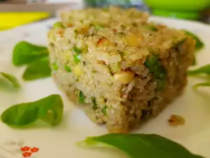 Salată de quinoa cu pesto de migdale și mazăre