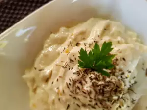 Salată aperitiv cu brânză de oaie și aromă de citrice