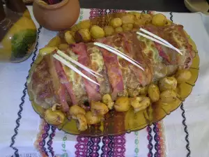 Rulou din carne tocată cu o umplutură minune