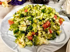 Salată de broccoli crud cu grapefruit