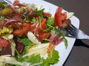 Salată cu jamon