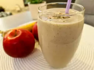 Shake relaxant din banane, mere și scorțișoară