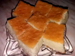 Revani pufos și însiropat