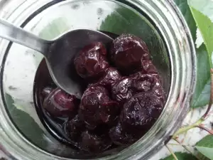 Dulceață de cireșe întregi