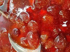 Dulceață limpede de căpșuni fiartă de 3 ori