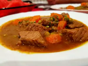 Tocană cu carne de vită și vin