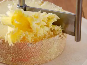 Branza elvetiana Tete de Moine