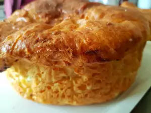 Plăcintă pufoasă cu brânză