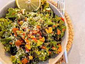 Salată vegană cu varză kale