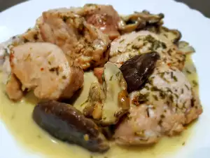 Carne de curcan înăbușită, cu ciuperci