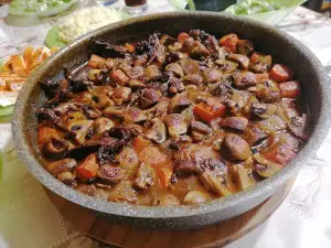 Iepure cu vin alb și legume la cuptor