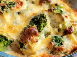 Caserolă vegetariană cu broccoli și brânză albastră