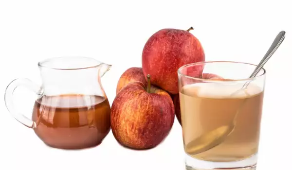 Apă cu oțet de mere în loc de cafea