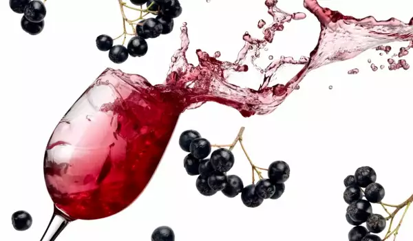 Pregătirea vinului de casă din aronia
