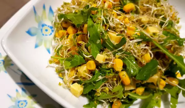 Salată cu porumb, germeni de broccoli și cheddar