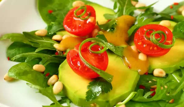 Salata de avocado este o idee de gustare sănătoasă