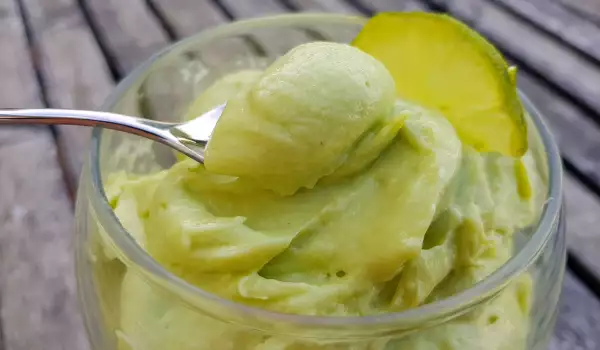 Înghețată de casă cu avocado