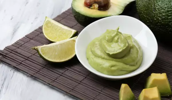 Cum se înmoaie un fruct de avocado mai repede?