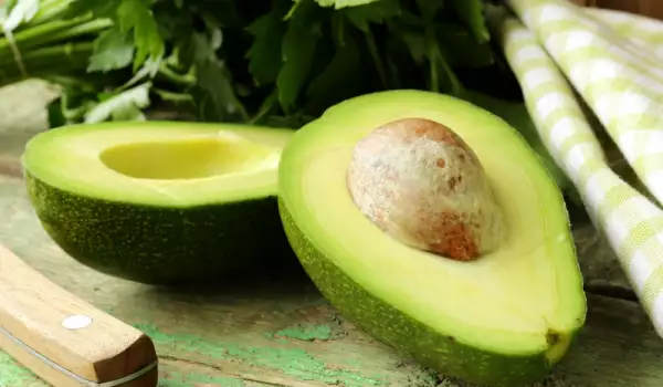 Cum se curăță un avocado?