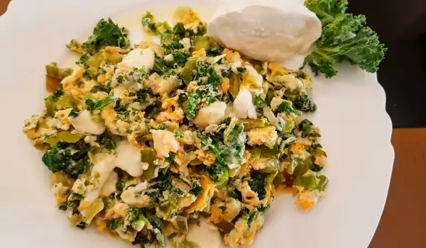 Ouă jumări, cu varză kale și mozzarella