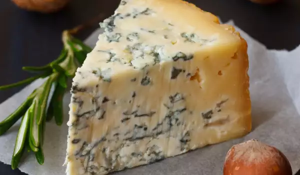 Este benefic consumul de brânză cu mucegai?