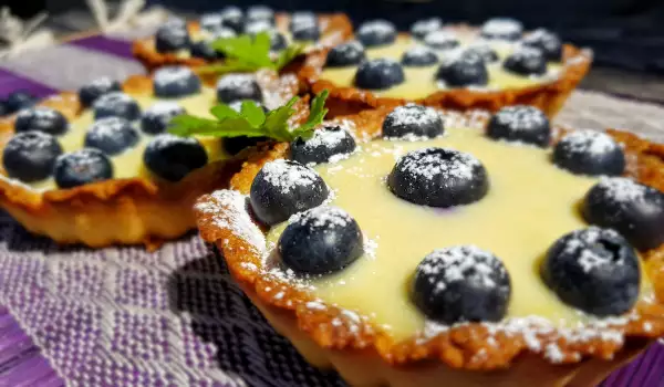 Tartalete cu afine și frangipane de caju