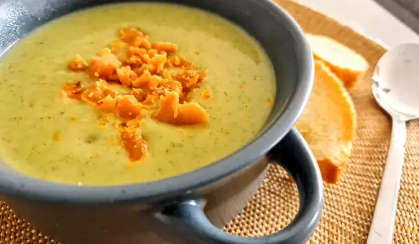 Supă cremă de broccoli și cheddar