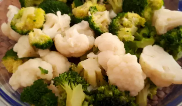 Broccoli și conopidă la cuptor cu umplutură de Bechamel