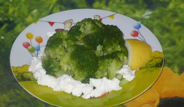 Broccoli la abur cu lămâie și unt