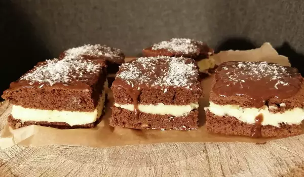 Brownie de ciocolată cu cremă de unt