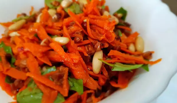 Salată de toamna cu morcovi, busuioc și hrișcă