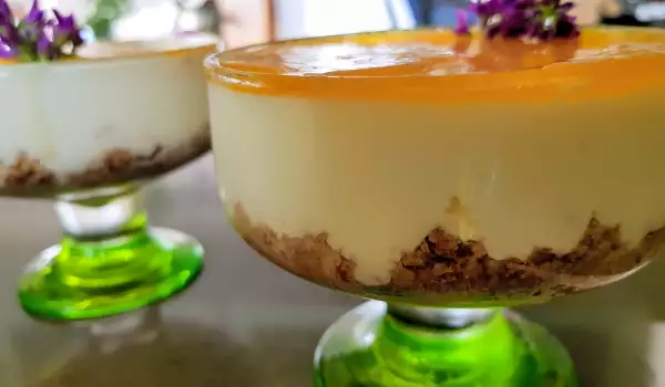 Cheesecake cu piersici și mango, în cupe