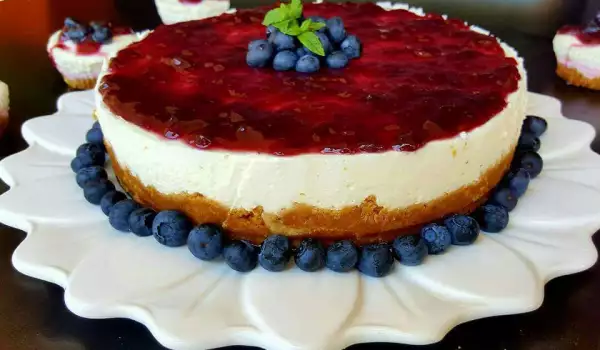 Cheesecake cu mascarpone și gem de afine