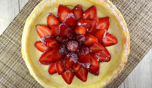 Cheesecake clasic cu căpșuni