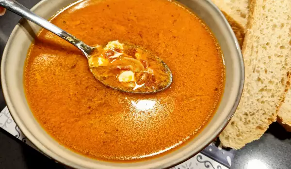 Supă de usturoi cu jamón a la Madrid