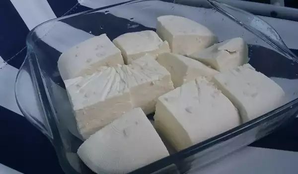 Brânză de capră preparată după rețeta bunicii