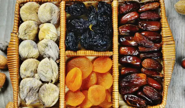 Diverse tipuri de fructe uscate