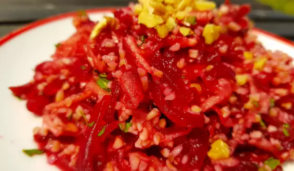 Salată energetică cu sfeclă roșie