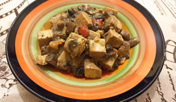 Mâncare filipineză sisig cu tofu și ciuperci