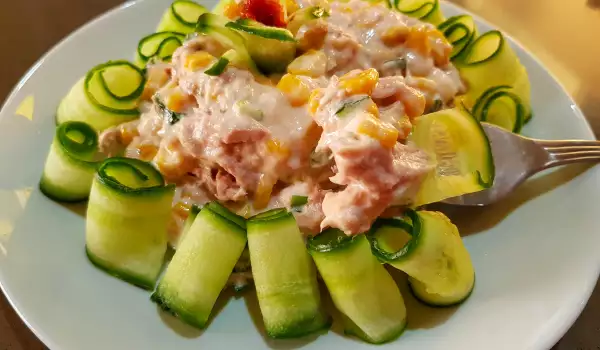 Salată de ton cu porumb