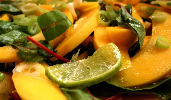 Salată cu mango