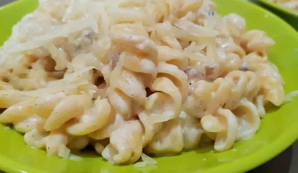 Fusilli cu ciuperci Pleurotus și smântână