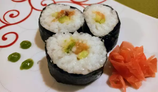 Futomaki cu somon și avocado