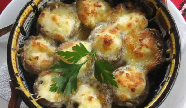 Ciuperci umplute cu brânză topită și cașcaval
