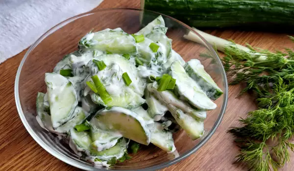 Salată nemțească cu castraveți